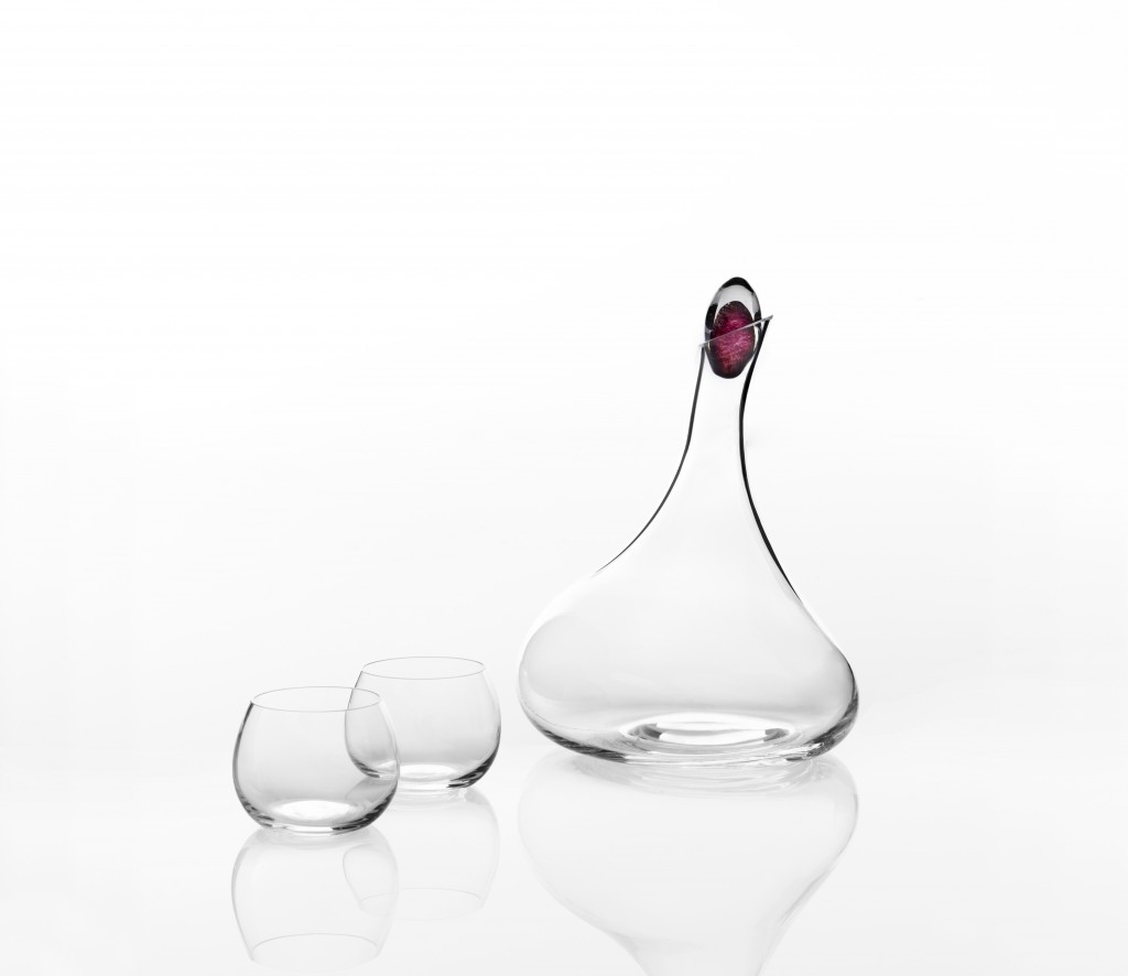 Hand-made unleaded crystal 'Blob' wine glasses and wine carafe with glass grape cover from ilio collection