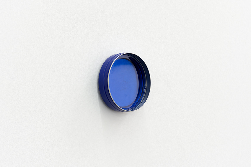 Blue Dream Edition of 10 + 3 ae I (2015). Nivea box and tinted resin. Size diameter 8 cm.