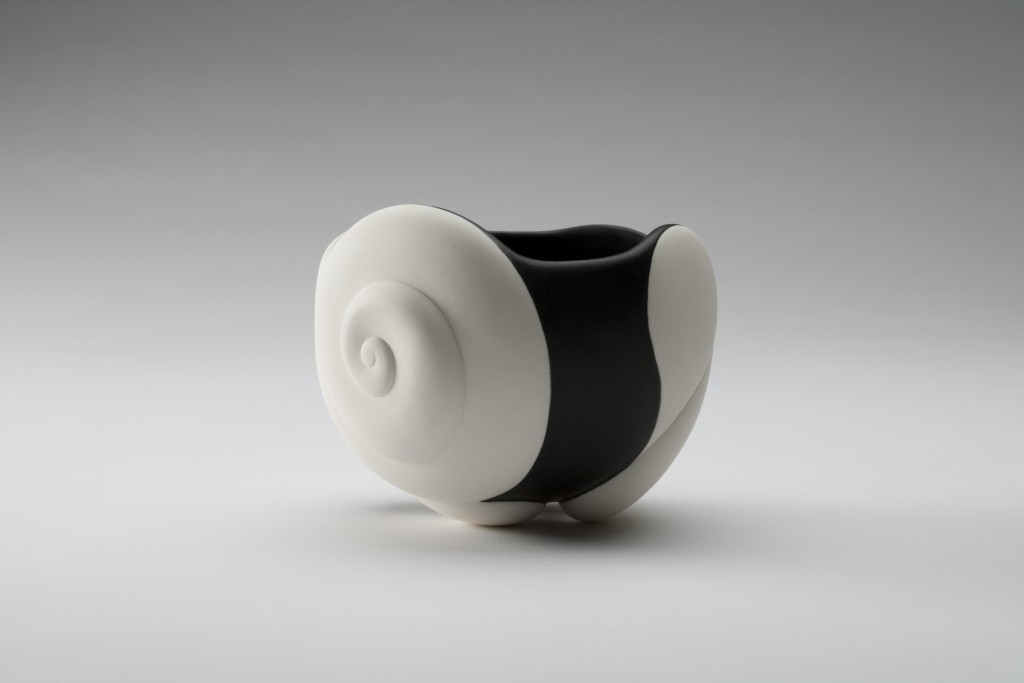  Meditation Bowl (2012) by TAKEMURA Yuri, 21st Century Museum of Contemporary Art, Kanazawa, Photo: SUEMASA Mareo