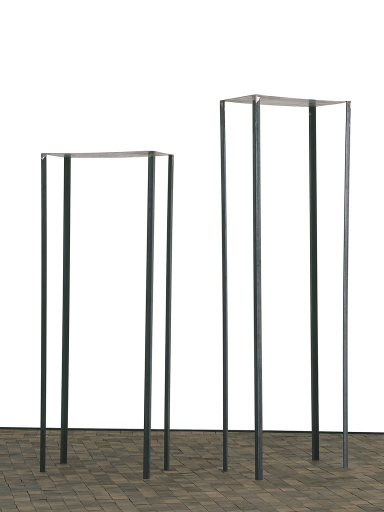 Louise Bourgeois: Maisons Fragiles (1978). Steel, 2 elements Taller Element: 213.3 x 68.5 x 35.5 cm. Shorter Element: 182.8 x 68.5 x 35.5 cm. © The Easton Foundation / Licensed by VAGA, New York. Courtesy Hauser & Wirth 