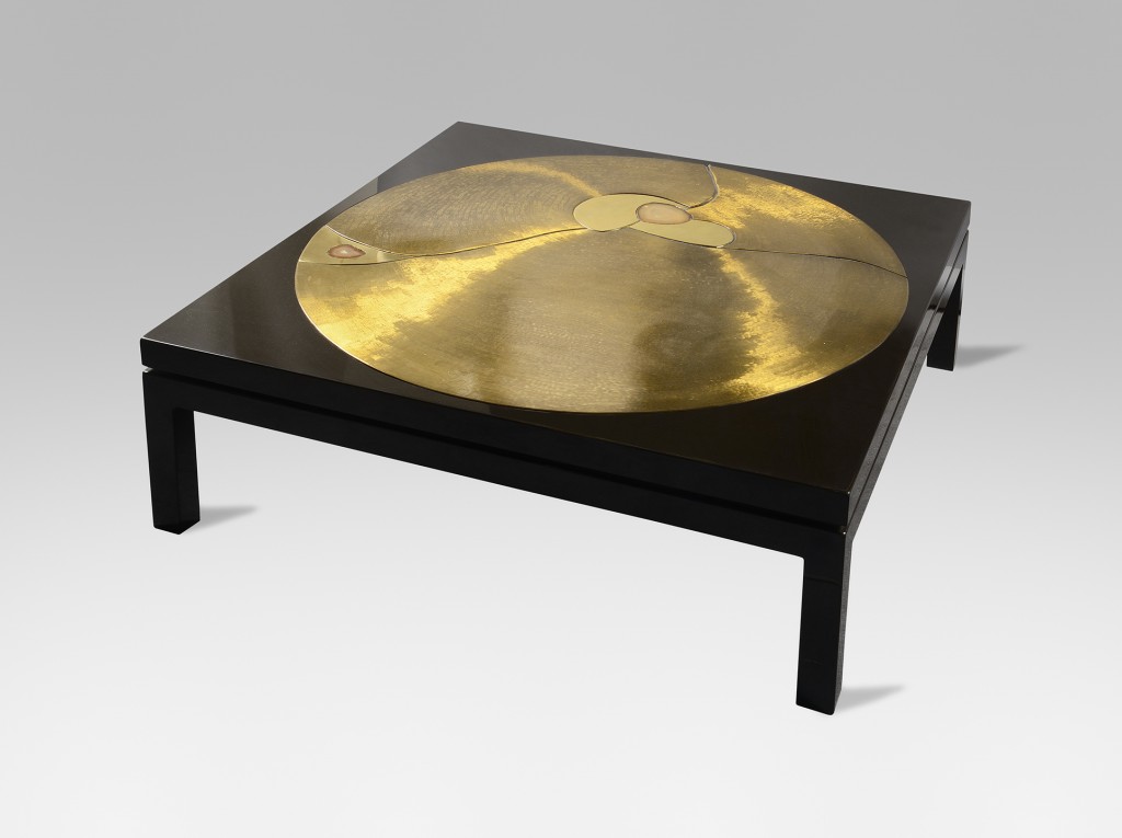 Galerie Martel-Greiner. Fernand Dresse: Coffee table (circa 1970). Black lacquer, carved brass, agate. Size 34 x 105 x 105 cm.