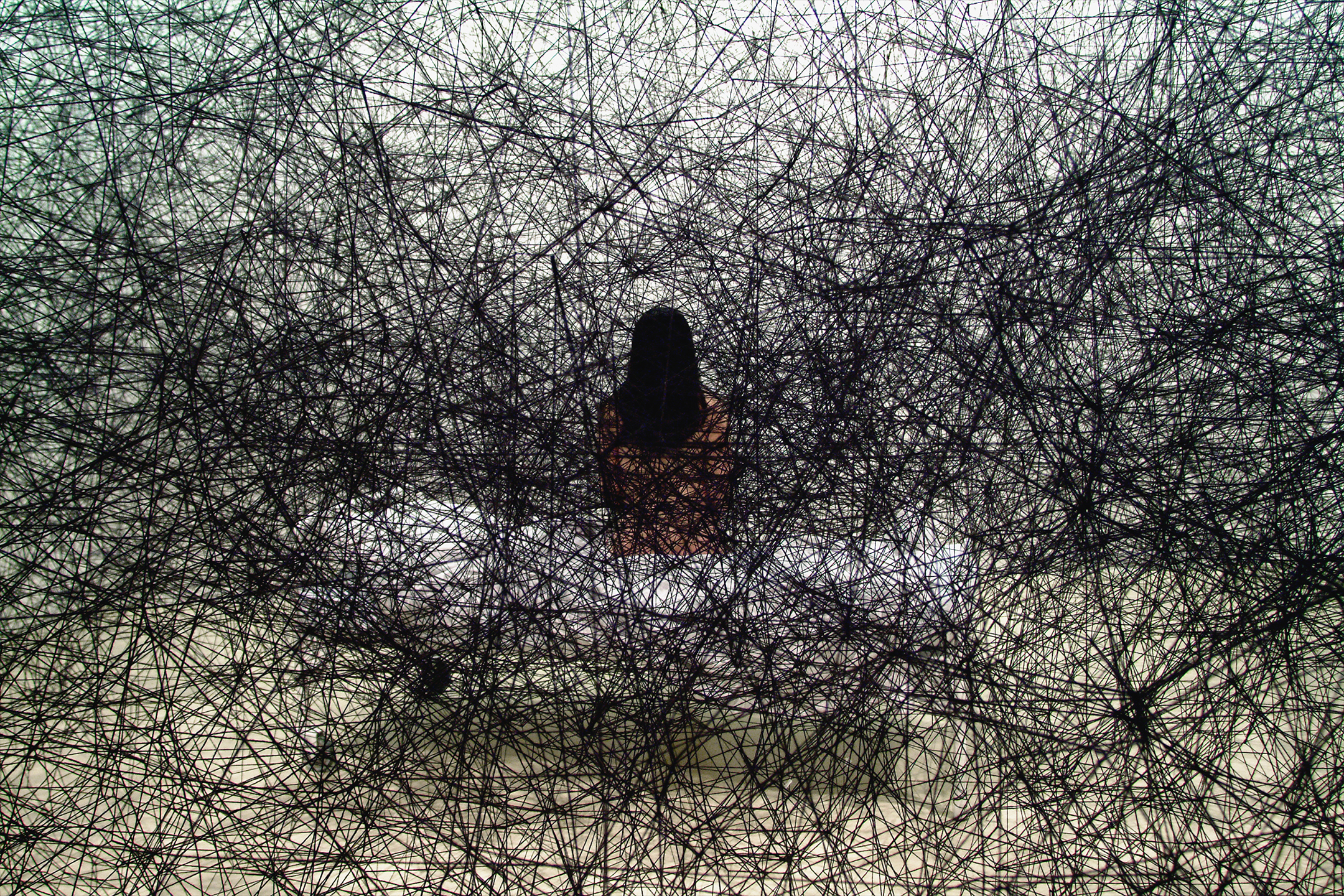 chiharu ゼロ磁場トルネード Tangled in Red: Chiharu Shiota's