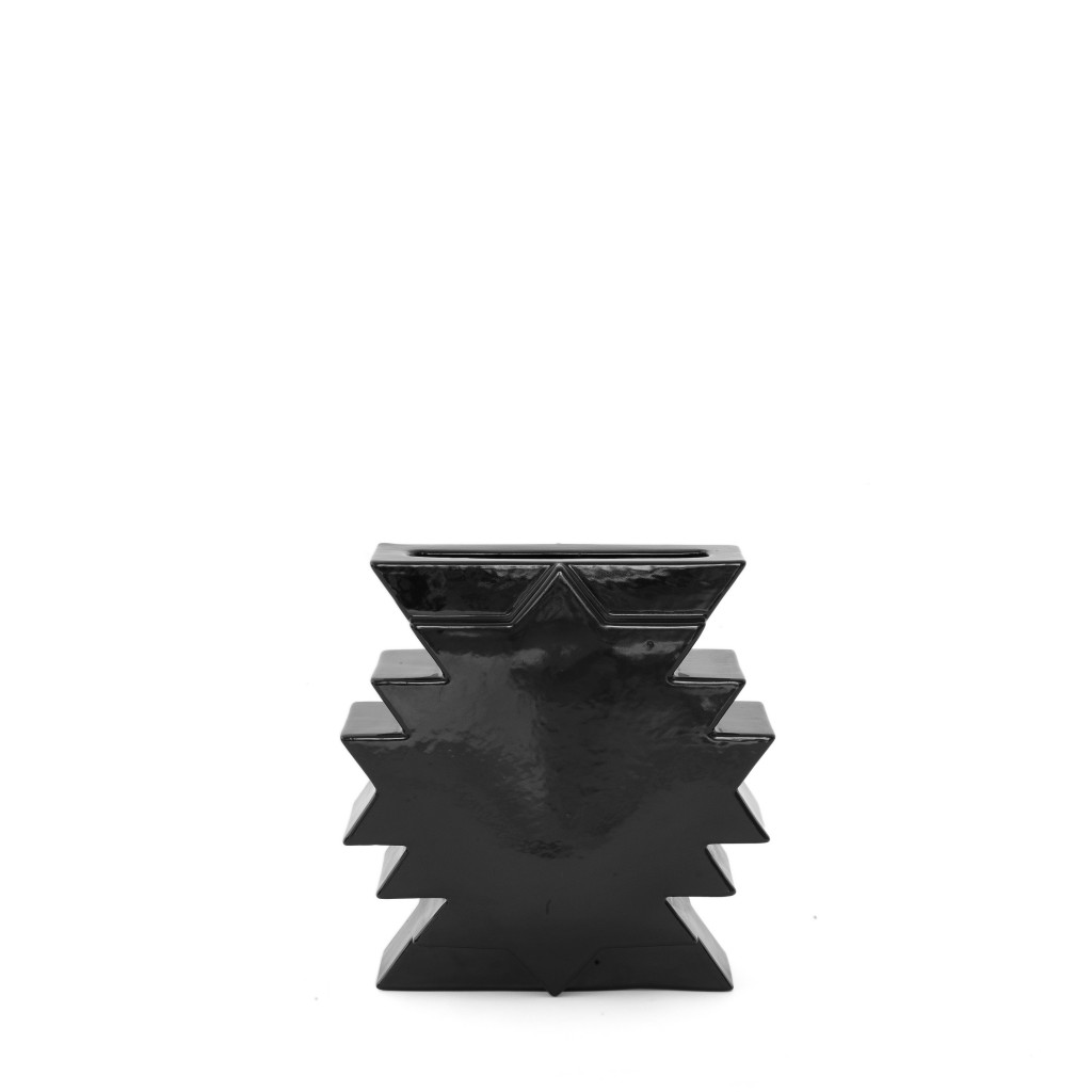 Ettore Sottsass: Vase Yantra Y28 (1969). Glazed ceramic. Size Ø 50 x h 50 cm. Production: Bitossi.