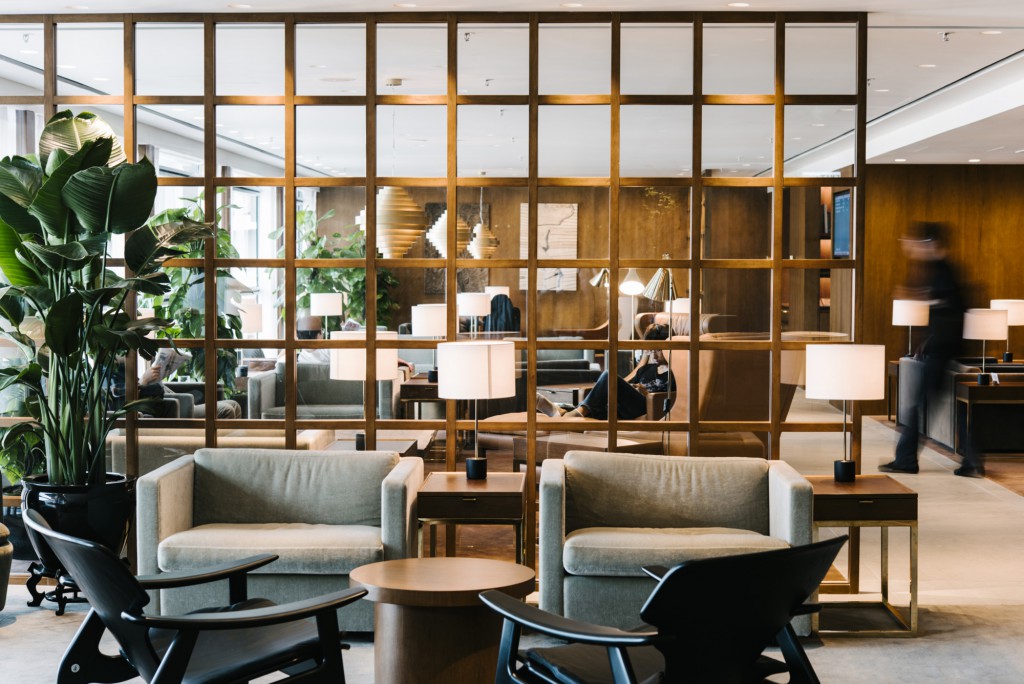 Cathay Pacific First-Class Lounge, Hong Kong 2015