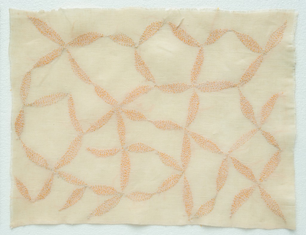 Hessie, Dessin microscopie (‘Microscope drawing’), 1969/1970, Yellow embroidery on cotton canvas, 34 × 47 cm, Credit : Béatrice Hatala © Galerie Arnaud Lefebvre