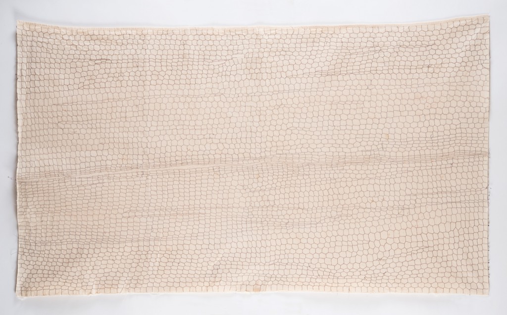 Hessie, Grillage (‘Grid form’), 1972/1975, Embroidery in fuschia and violet thread on cotton, canvas, 157 × 92 cm, Credit : Béatrice Hatala © Galerie Arnaud Lefebvre