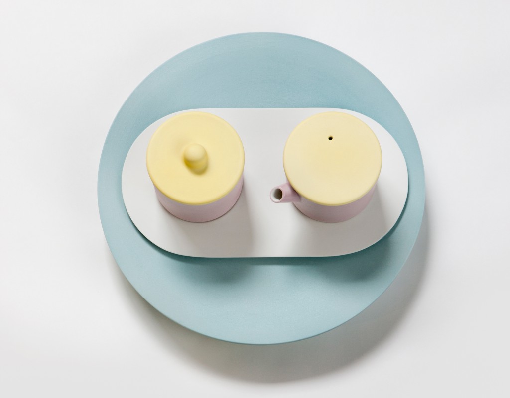 Colour Porcelain - Sugar and milk set (or soy and ginger set) on a light-coloured platter for 1616/ Arita Japan, 2012 - Photo © Inga Powilleit