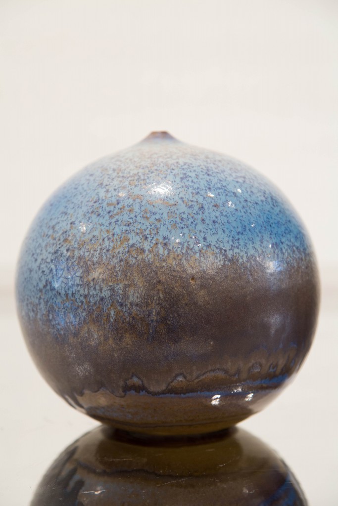 Pot bleu: dimensions 22 x 72 cm/ 1990