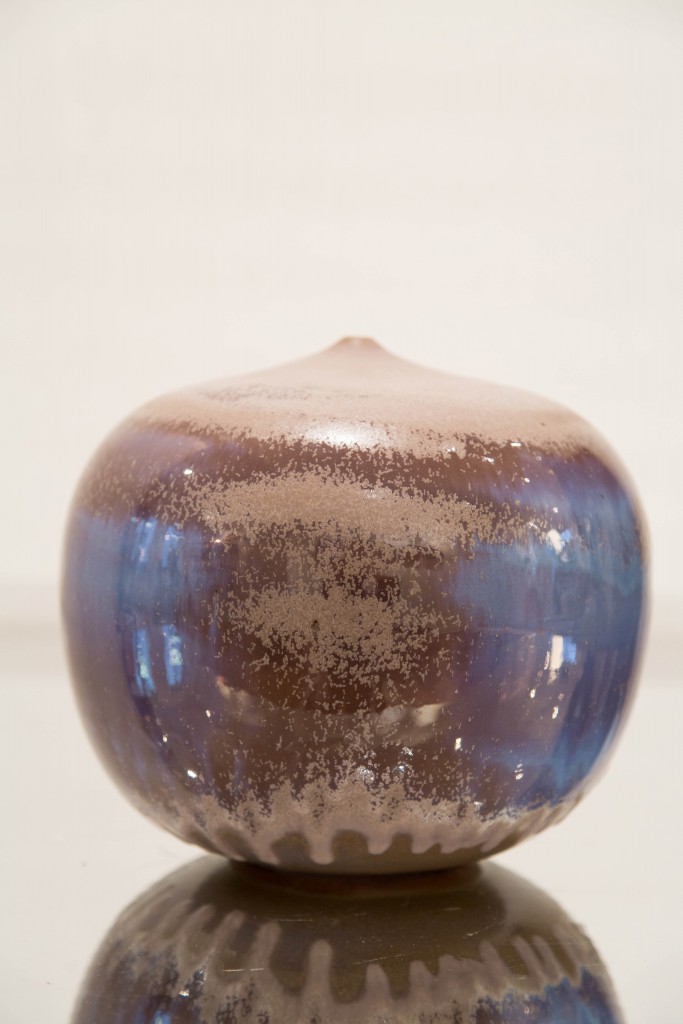 Pot mauve: dimensions 22 x 80 cm / 2010