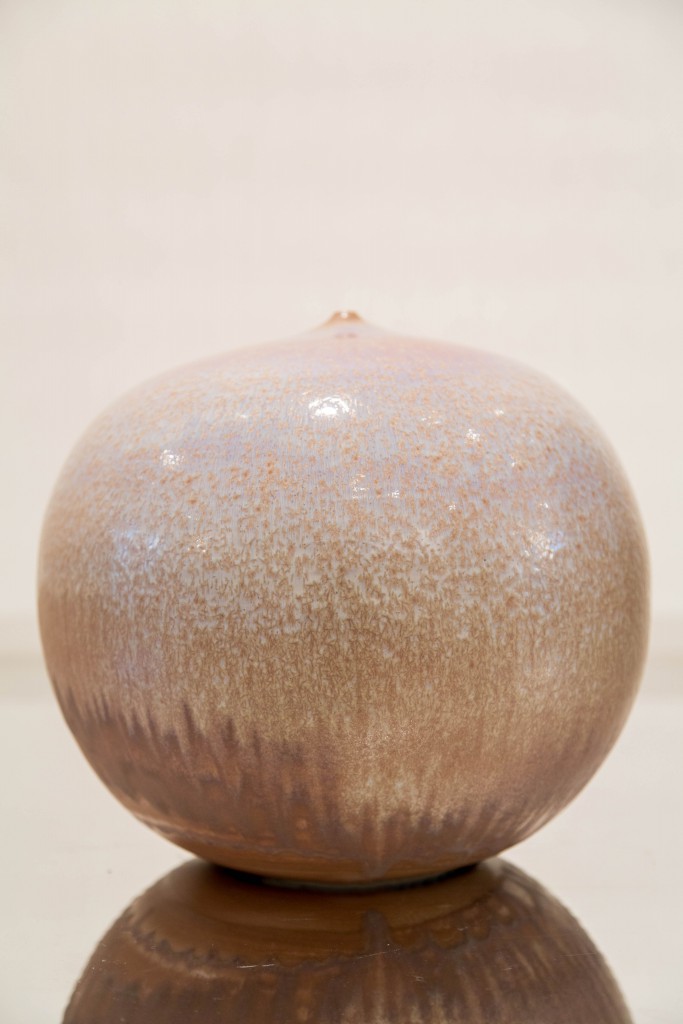Pot bleu-mauve: dimensions 26 x 93 cm / 1980