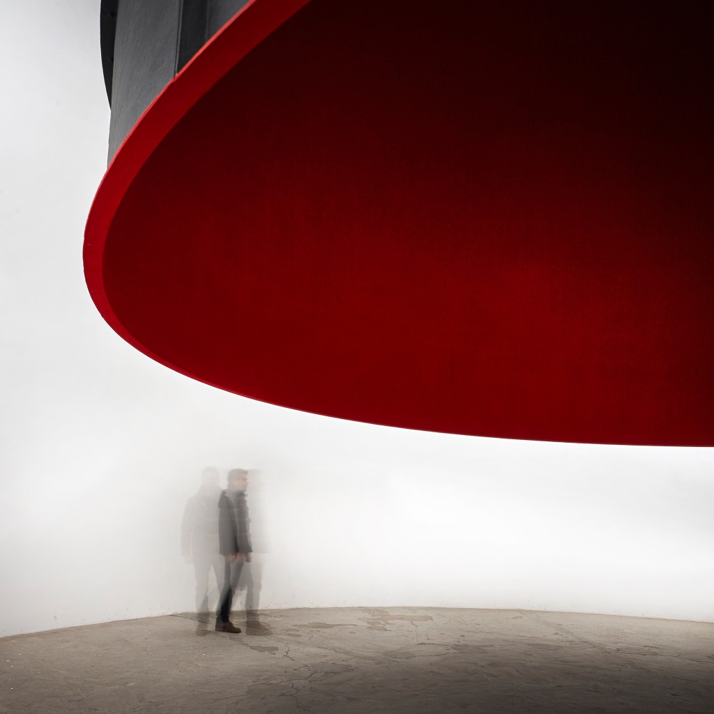 At the Edge of the World (1998) by Anish Kapoor. Photo: Jan Liégeois