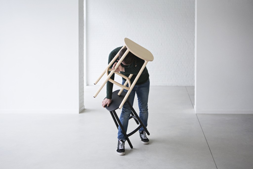 Benoît Deneufbourg + Cruso seal their mutual love for wood by completing the Paddle chair collection with stools and barstools. As a Belgian design manufacturer, it’s also a reflection of Cruso’s goal to unite outstanding designers with the finest craftsmen. 