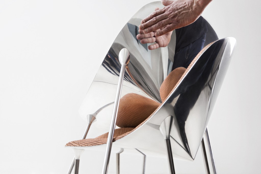 Xavier Lust + Charles Schambourg by Nacarat is a long-standing relationship that now takes to the luxury woven leather workshop to create a prototype seat in aluminium, upholstery and woven leather. 