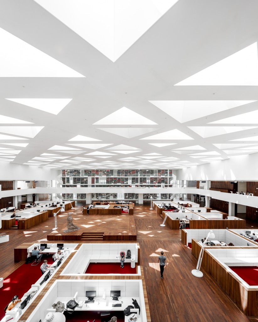 Education Center at Erasmus MC in Rotterdam by Kaan Architecten. Photo: Fernando Guerra